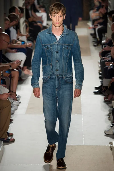 Look 35